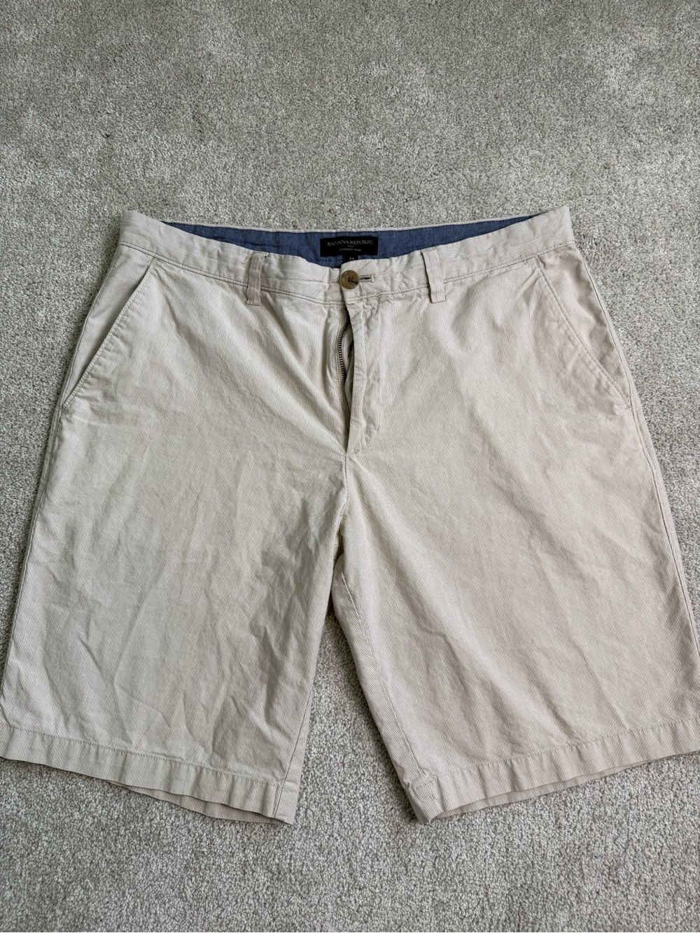 Banana Republic Emerson Men’s Beige Striped Chino Shorts Flat Front Pockets 34